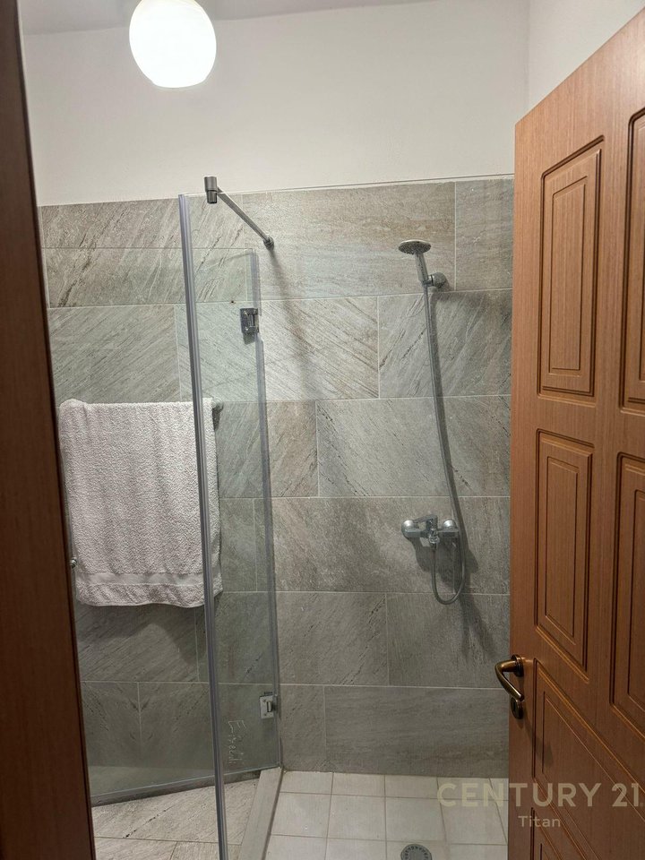 SHITET APARTAMENT 2+1+2 me DEPO, PRANE TERMINALIT D (VERI-JUG)!!!