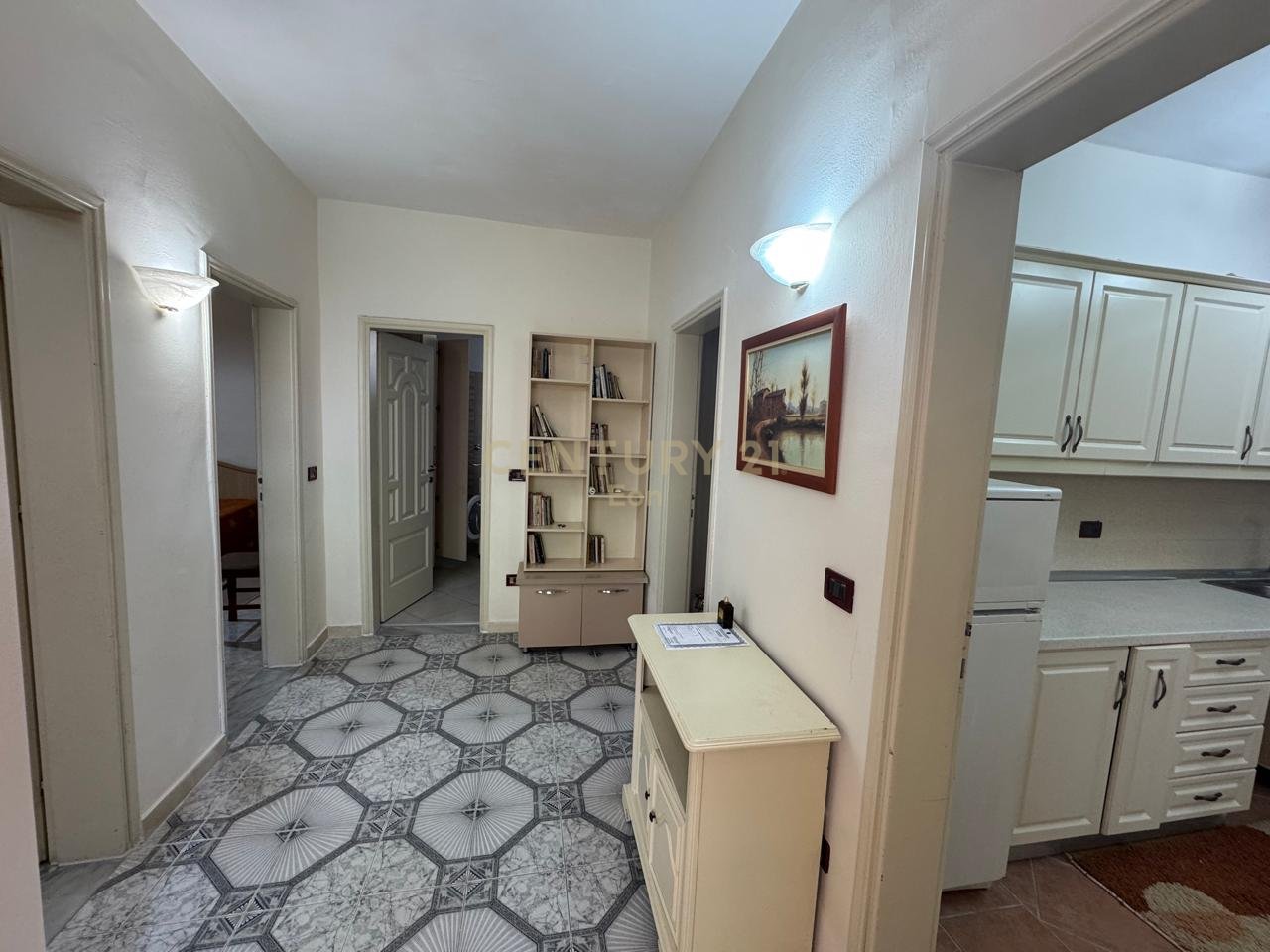 FOR RENT FIRST FLOOR OF THE VILLA 3+1 WITH YARD NEAR THE DURRES MUSEUM!
