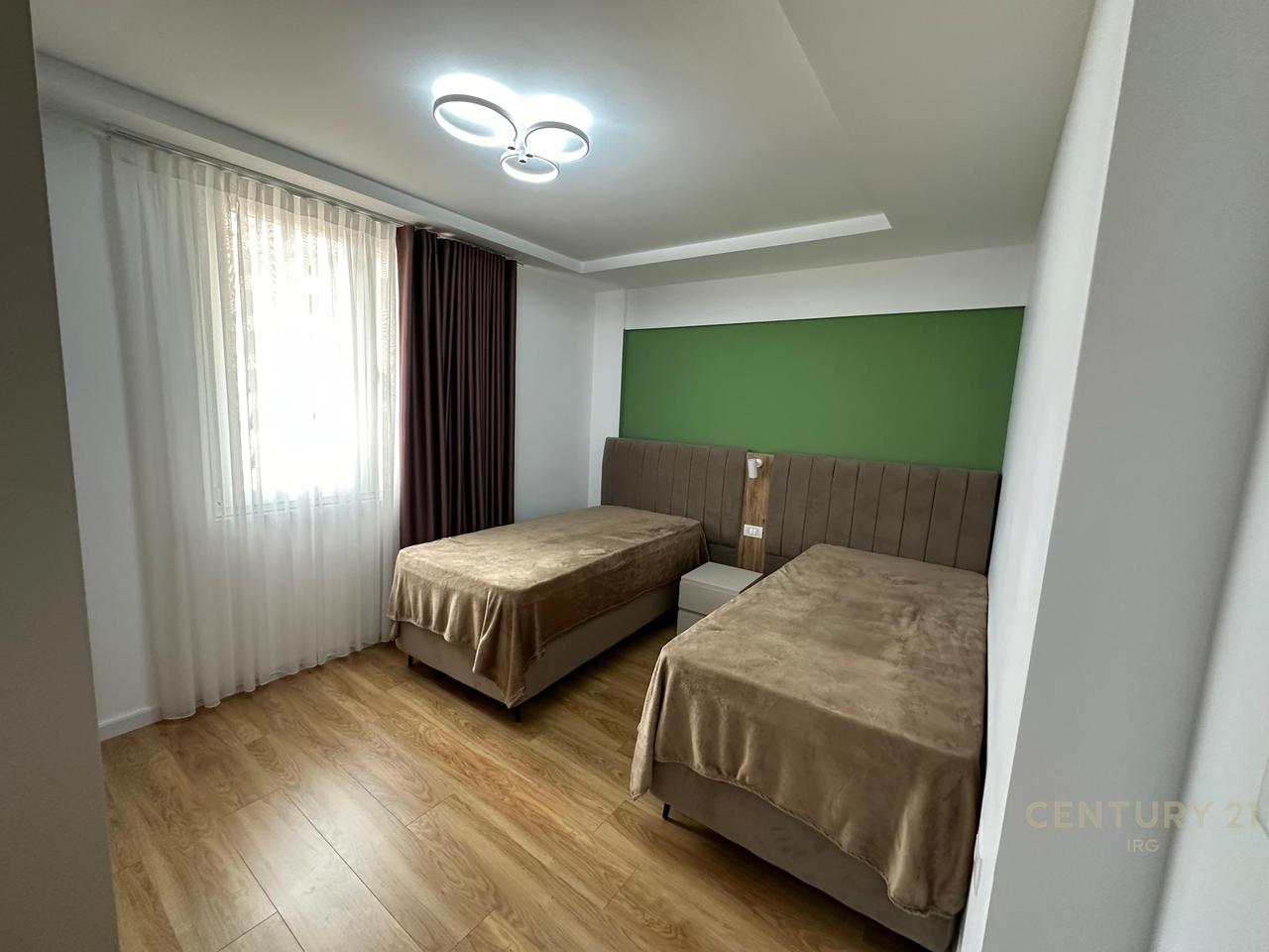 Jepet me qira duplex luksoz ne Qendër !