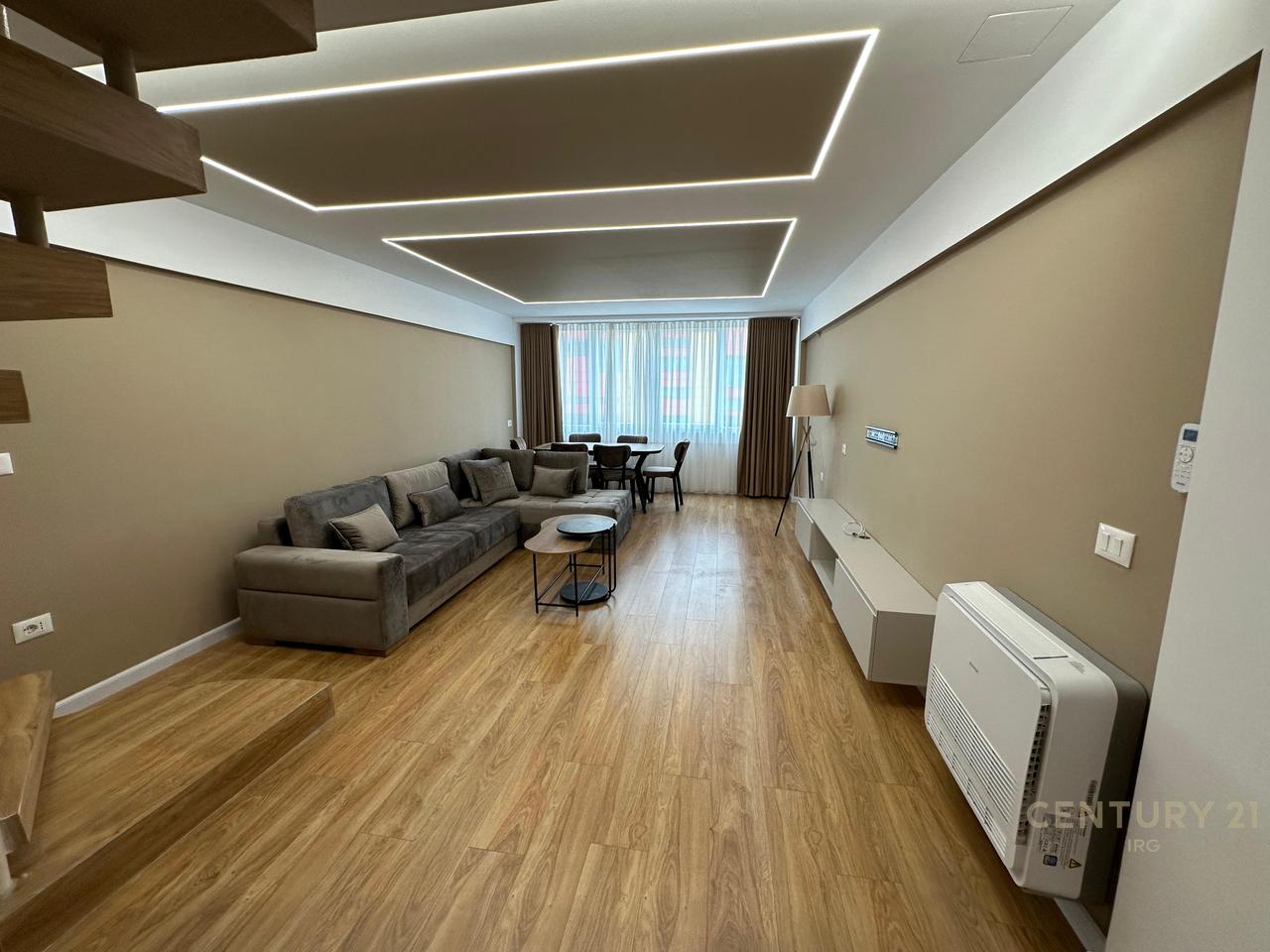 Jepet me qira duplex luksoz ne Qendër !