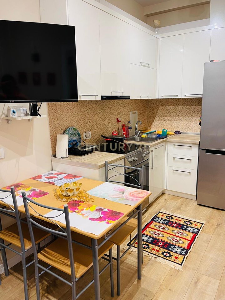 JEPET ME QIRA APARTAMENT I KONVERTUAR NE 2+1 TEK STACIONI IPARE NE PLAZH!