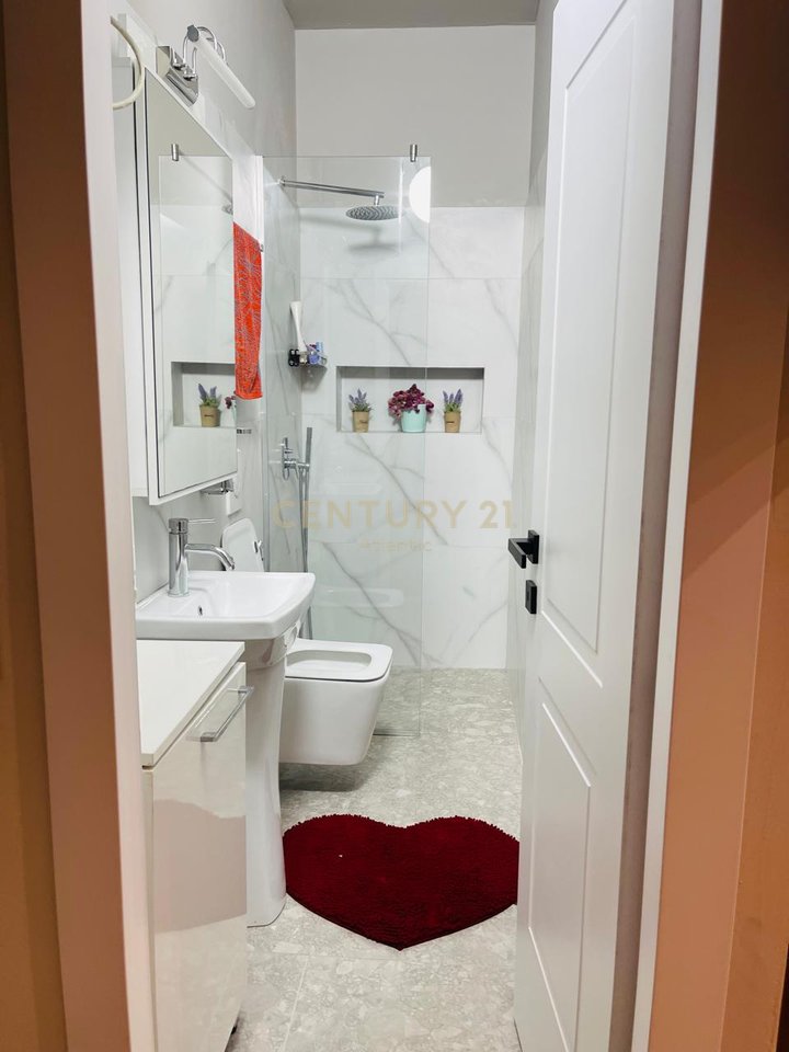 JEPET ME QIRA APARTAMENT I KONVERTUAR NE 2+1 TEK STACIONI IPARE NE PLAZH!