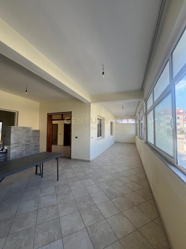 TWO-FLOOR HOUSE FOR RENT, NEAR VALA PARK!