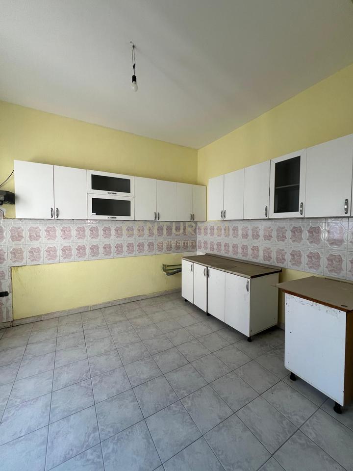 TWO-FLOOR HOUSE FOR RENT, NEAR VALA PARK!