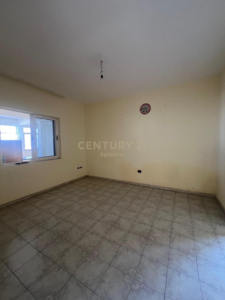 TWO-FLOOR HOUSE FOR RENT, NEAR VALA PARK!