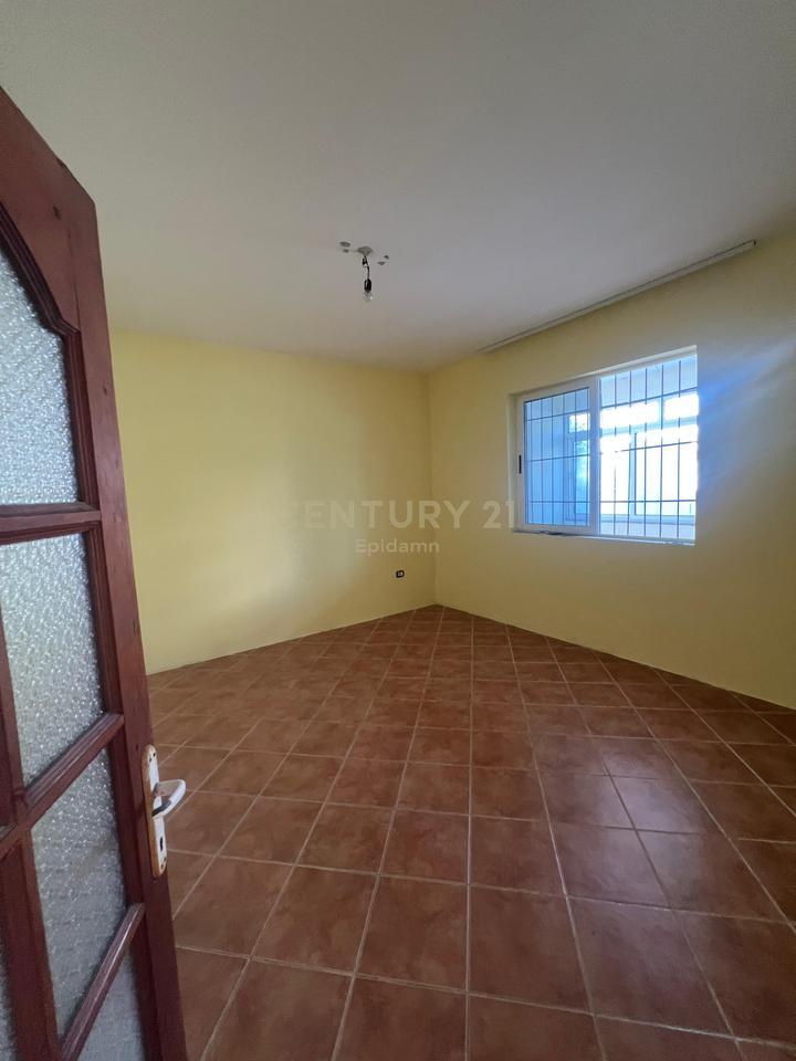 TWO-FLOOR HOUSE FOR RENT, NEAR VALA PARK!
