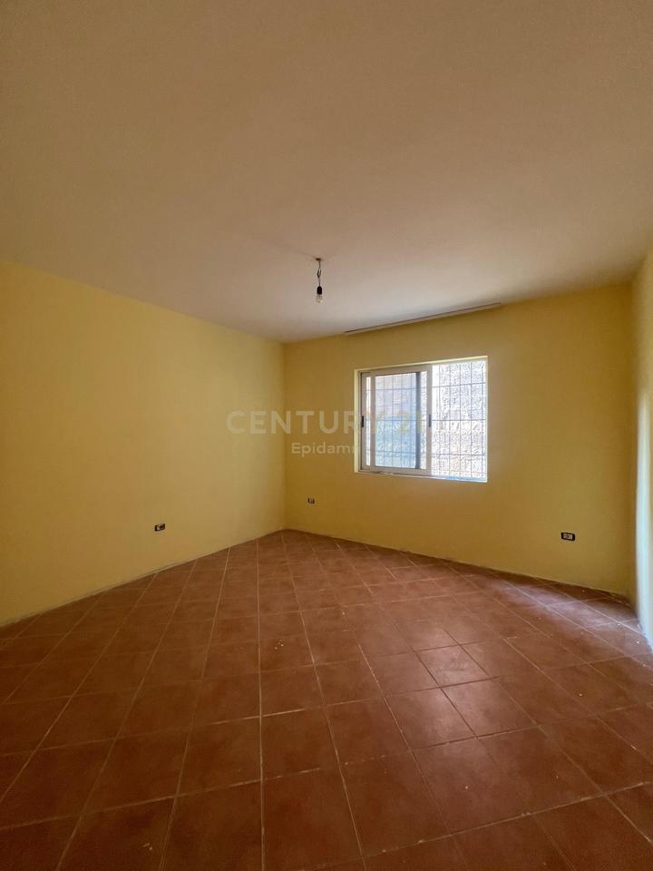 TWO-FLOOR HOUSE FOR RENT, NEAR VALA PARK!