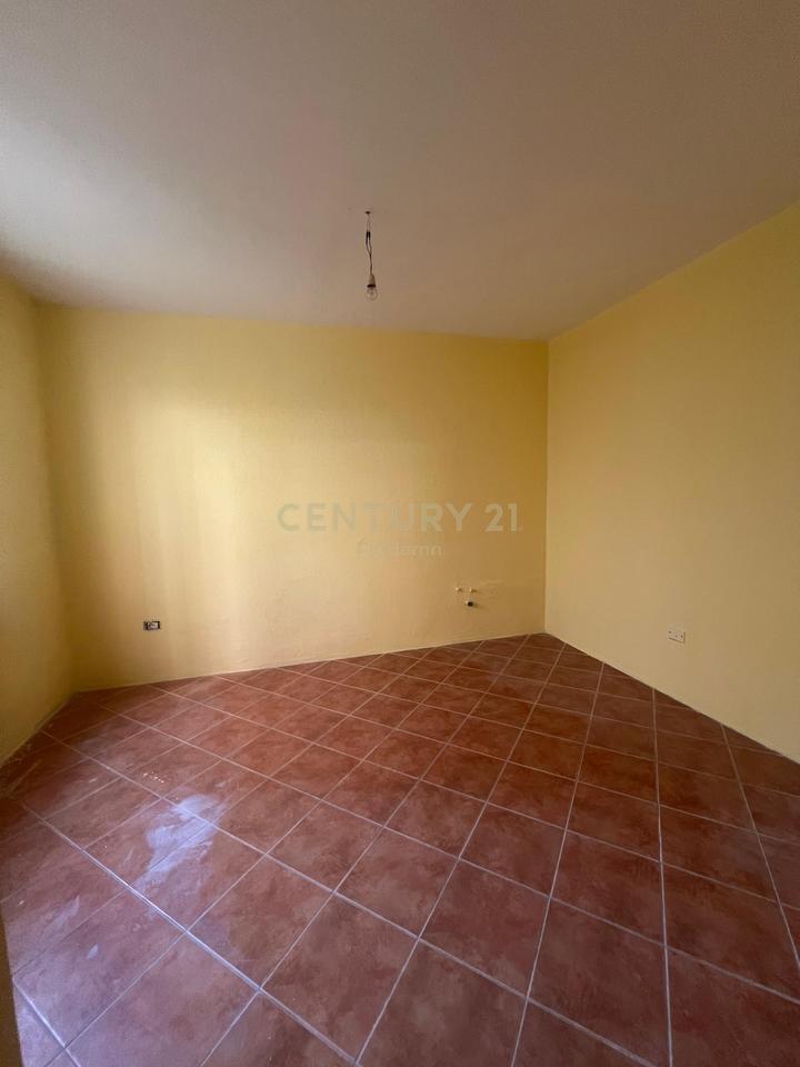 TWO-FLOOR HOUSE FOR RENT, NEAR VALA PARK!