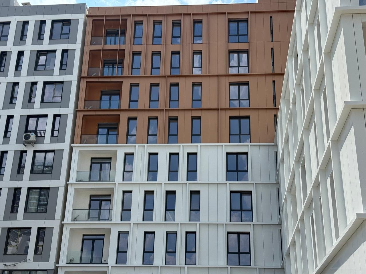 Negozio di 68 m² in vendita in Via Jordan Misja – Con vista sulla strada e accesso dal Nuovo Viale