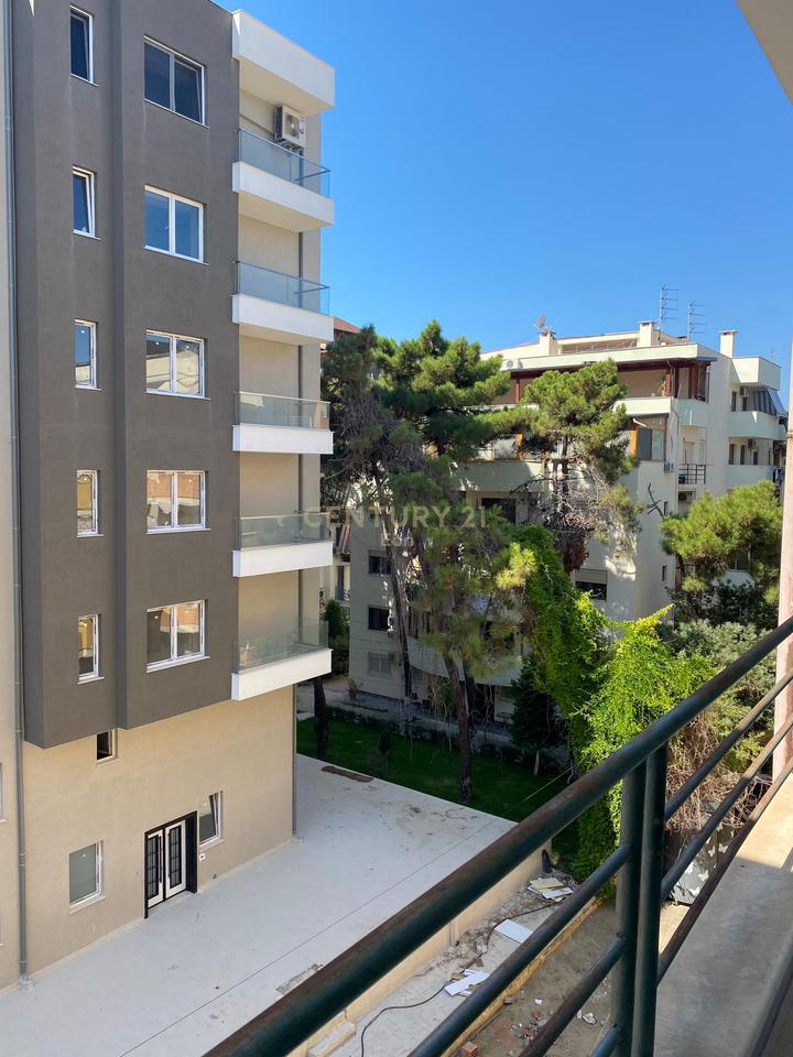 SHITET APARTAMENT 2+1+2  NE GOLEM  TEK KOMPLEKSI FRESKIA !