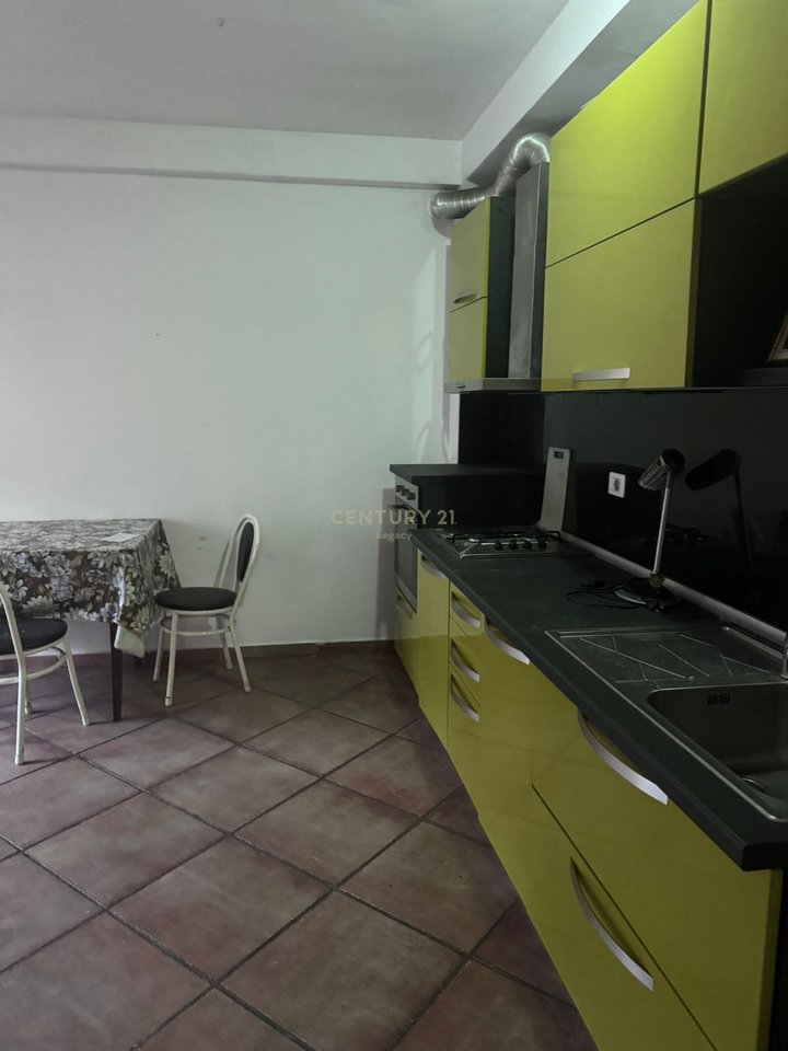 Apartament 1+1 me Qira në Myslym Shyr, Vendndodhje Qendrore !!