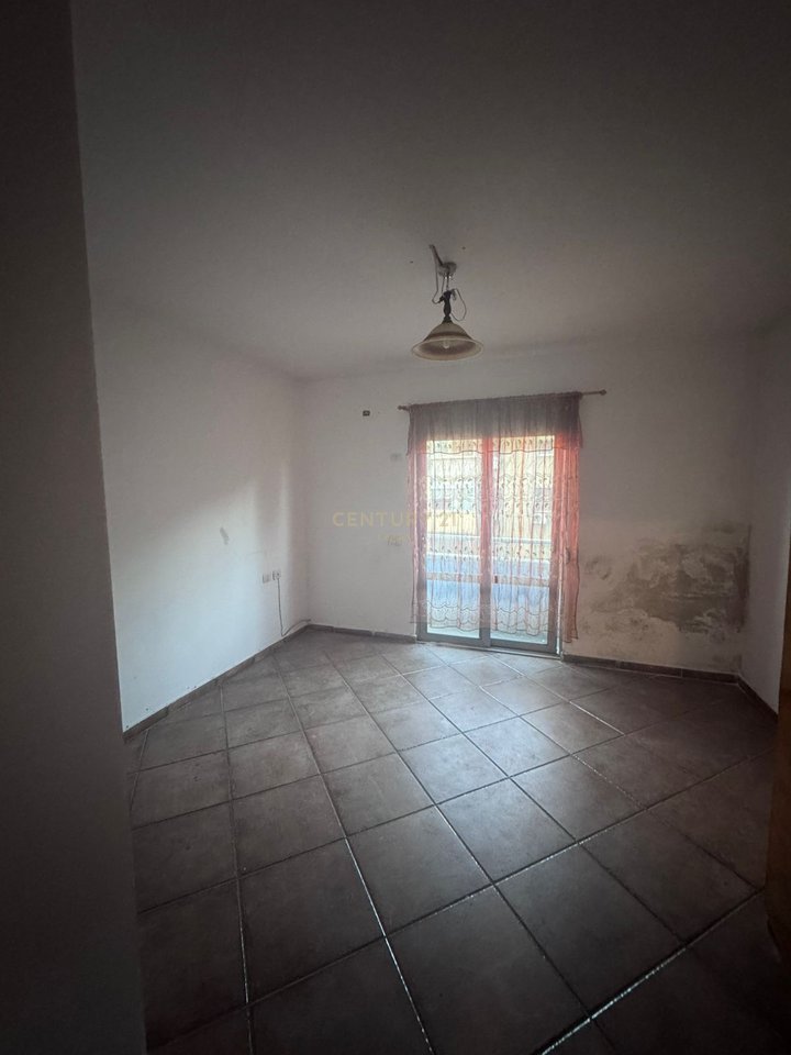 Apartament 1+1 me Qira në Myslym Shyr, Vendndodhje Qendrore !!