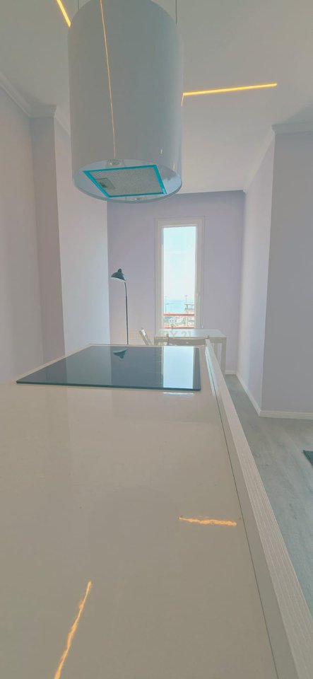 SHESIM APARTAMENT 1+1 NE QENDER TE DURRESIT ME PAMJE PORTI , PRANE UJESJELLESIT !