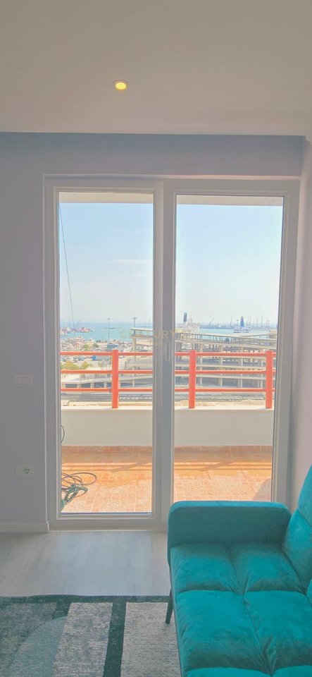SHESIM APARTAMENT 1+1 NE QENDER TE DURRESIT ME PAMJE PORTI , PRANE UJESJELLESIT !