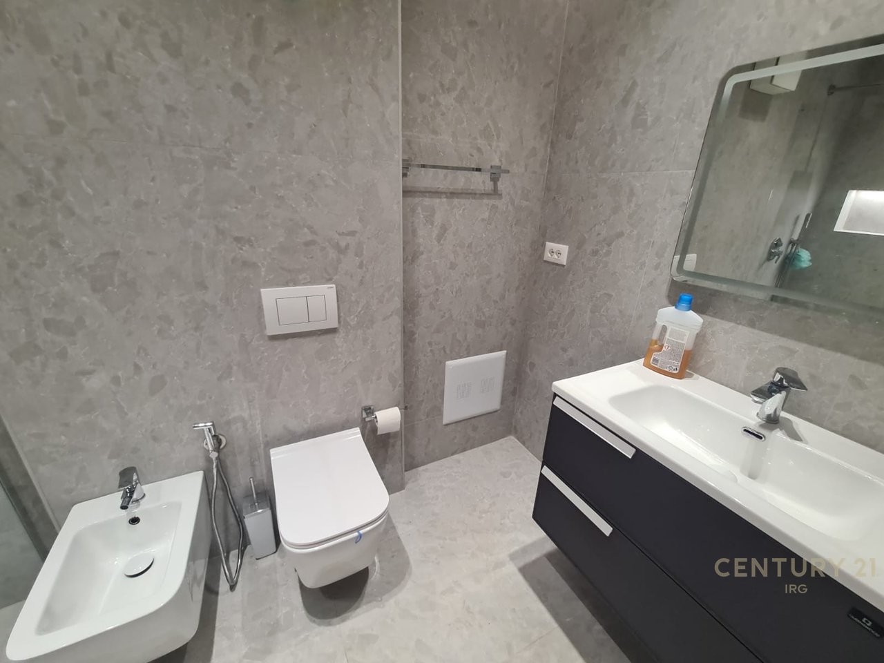 APARTAMENTI 2+1 TEK KOMUNA E PARISIT!