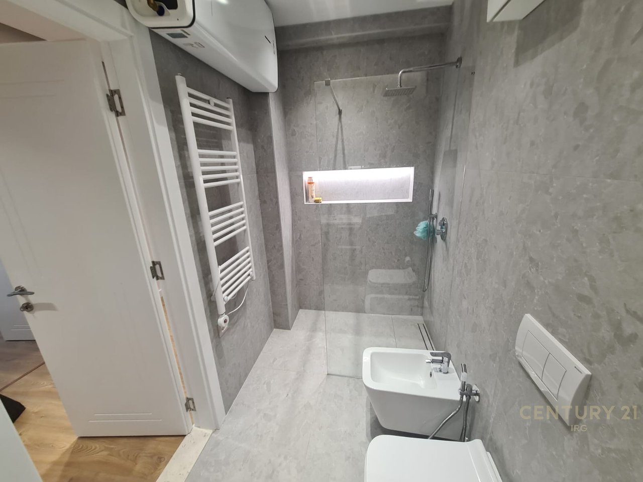 APARTAMENTI 2+1 TEK KOMUNA E PARISIT!