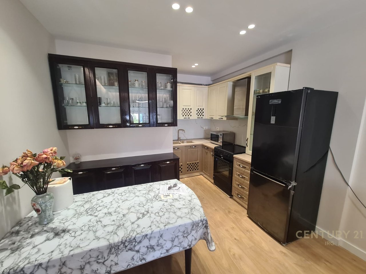 APARTAMENTI 2+1 TEK KOMUNA E PARISIT!