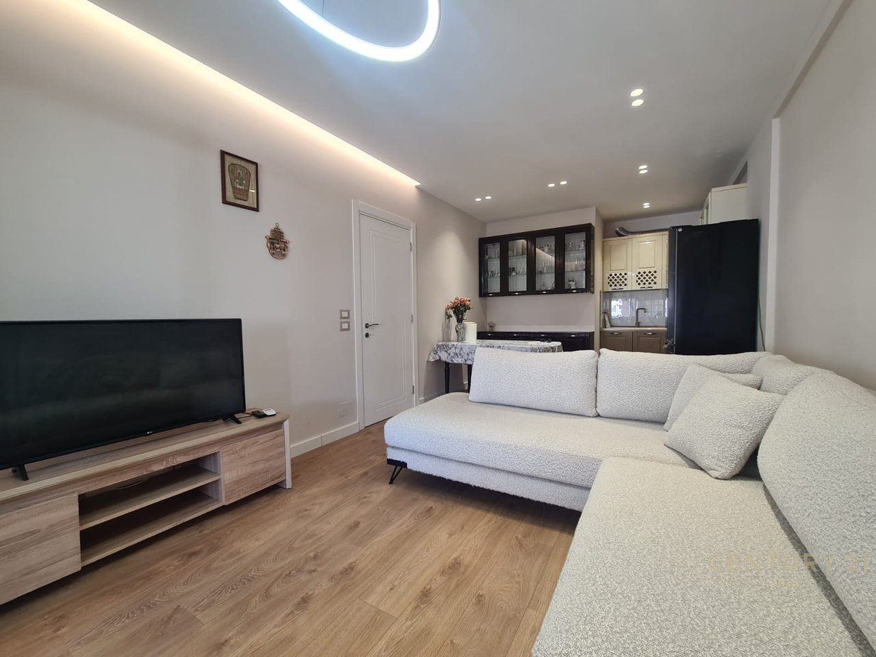 APARTAMENTI 2+1 TEK KOMUNA E PARISIT!