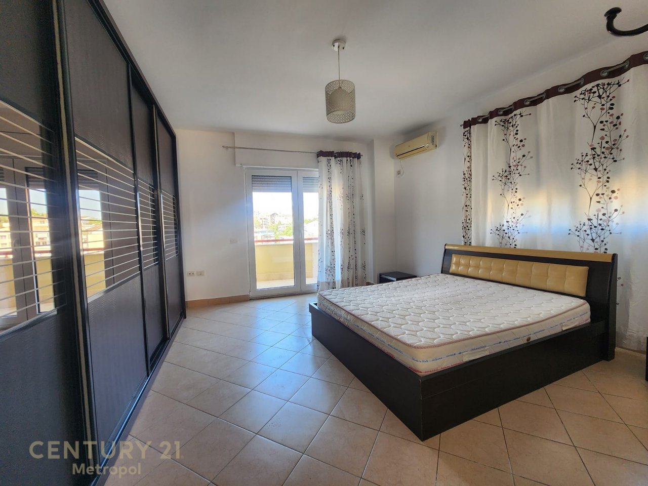 APARTAMENT ME QERA 1+1 NE FRESK !