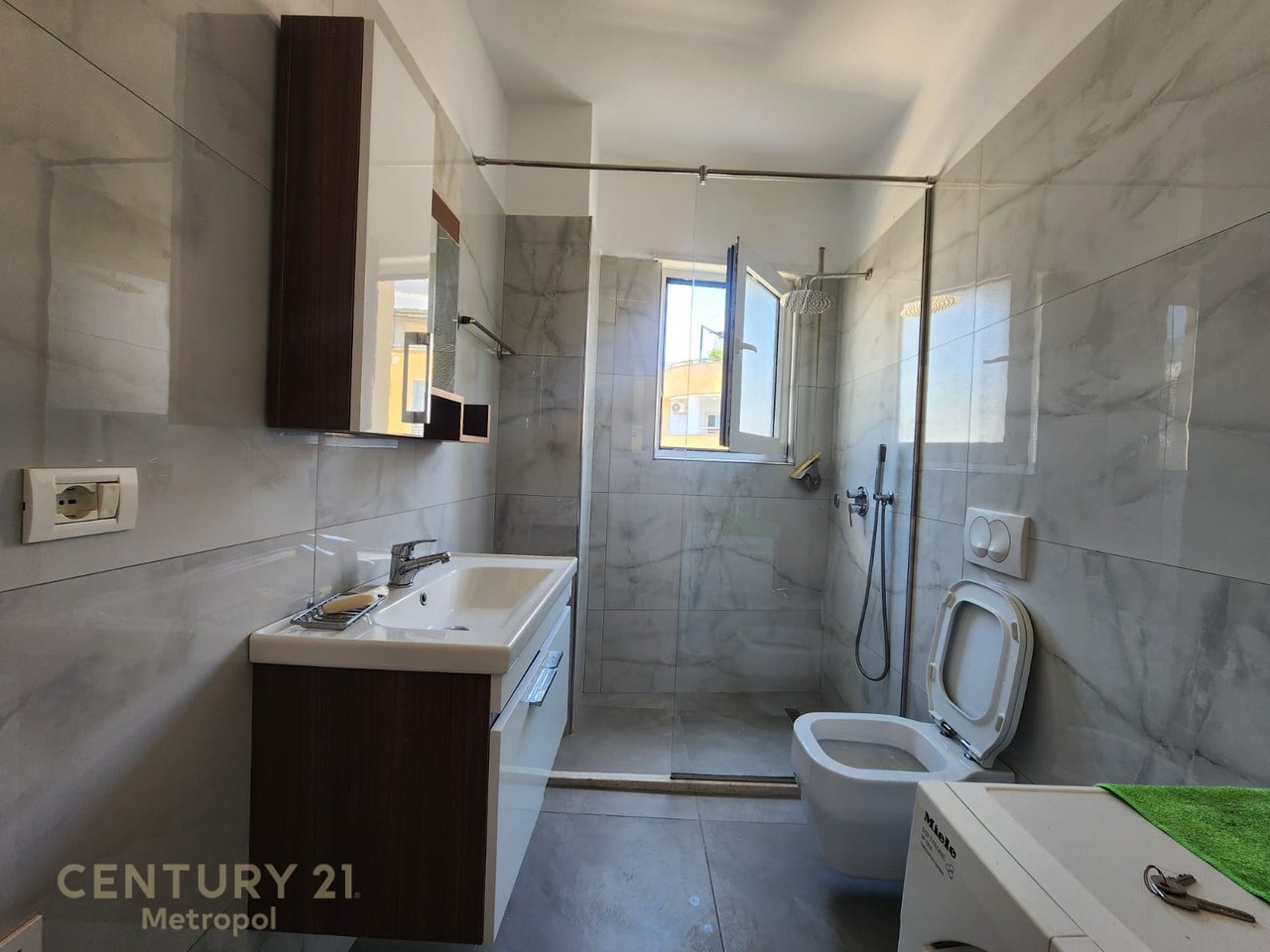 APARTAMENT ME QERA 1+1 NE FRESK !