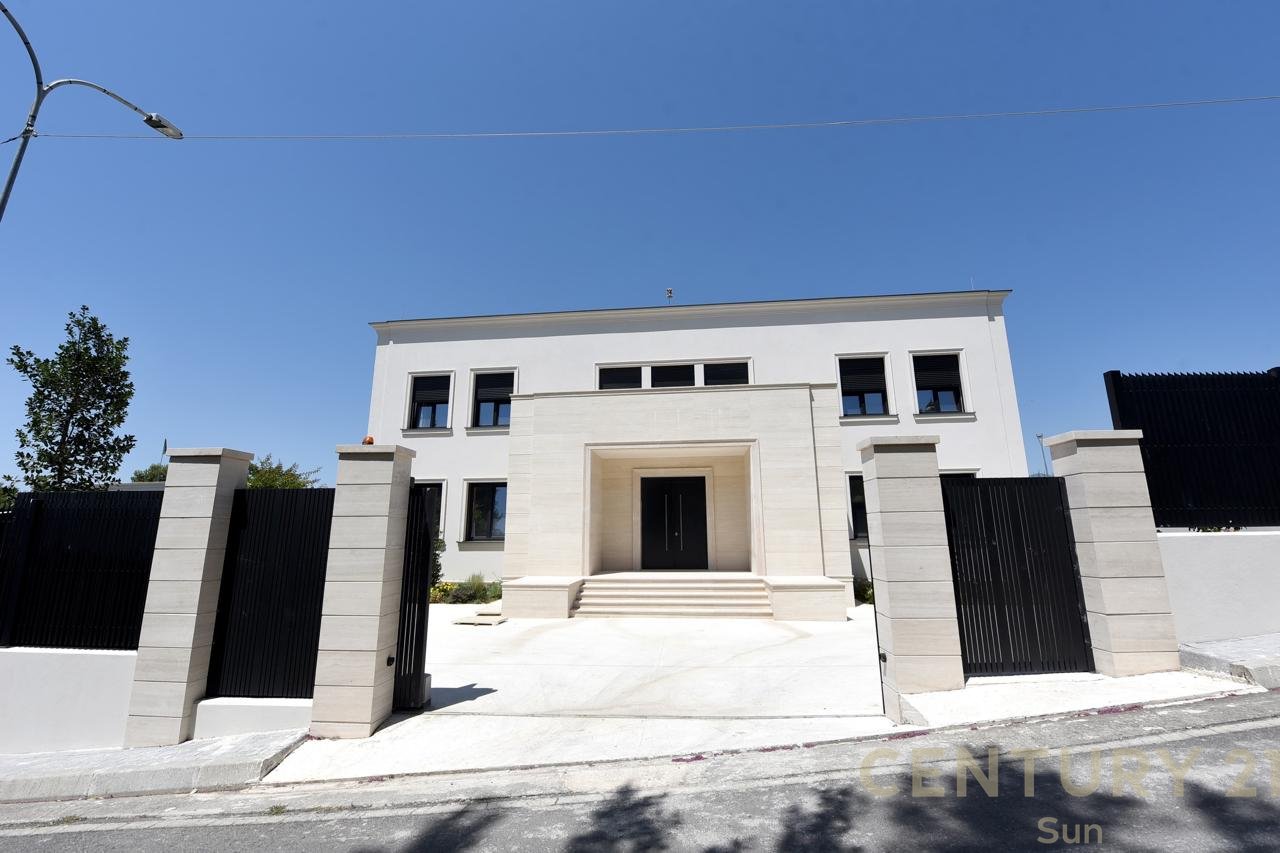 VILLA D'ECCELLENZA IN AFFITTO!