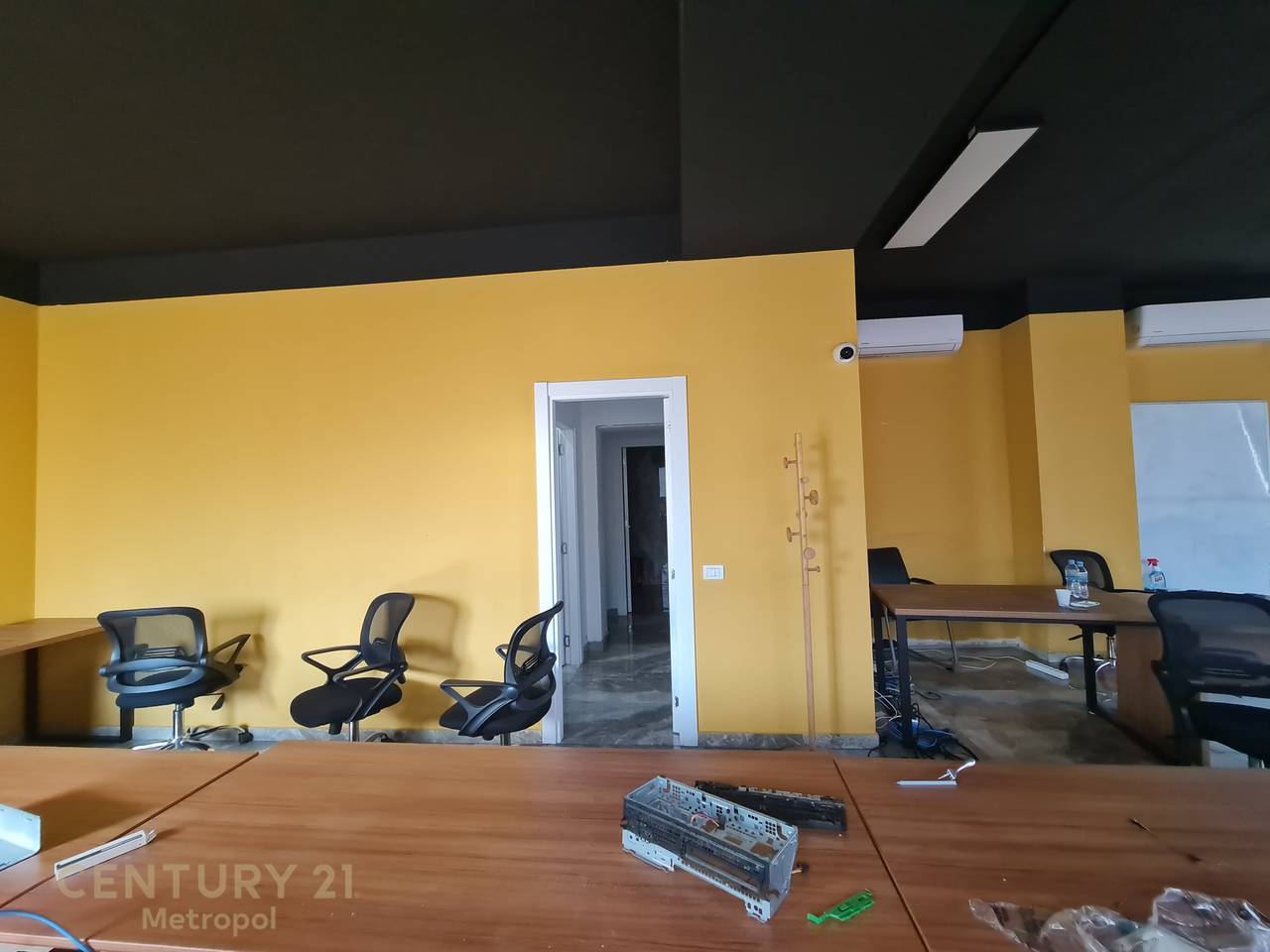 I OFFER COMMERCIAL SPACE FOR RENT 400m, ASTIR!
