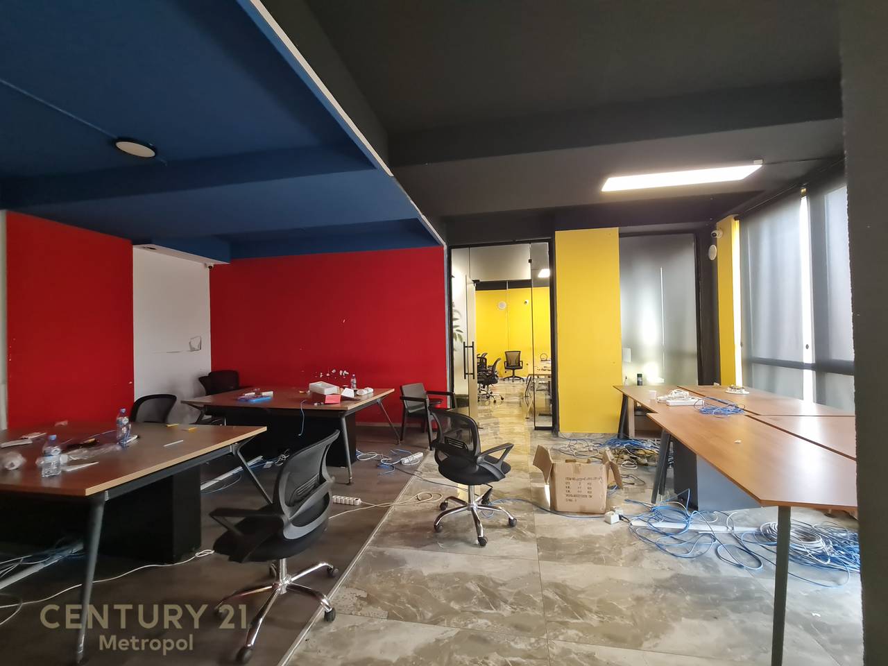I OFFER COMMERCIAL SPACE FOR RENT 400m, ASTIR!