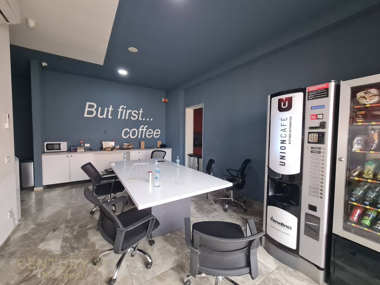 I OFFER COMMERCIAL SPACE FOR RENT 400m, ASTIR!