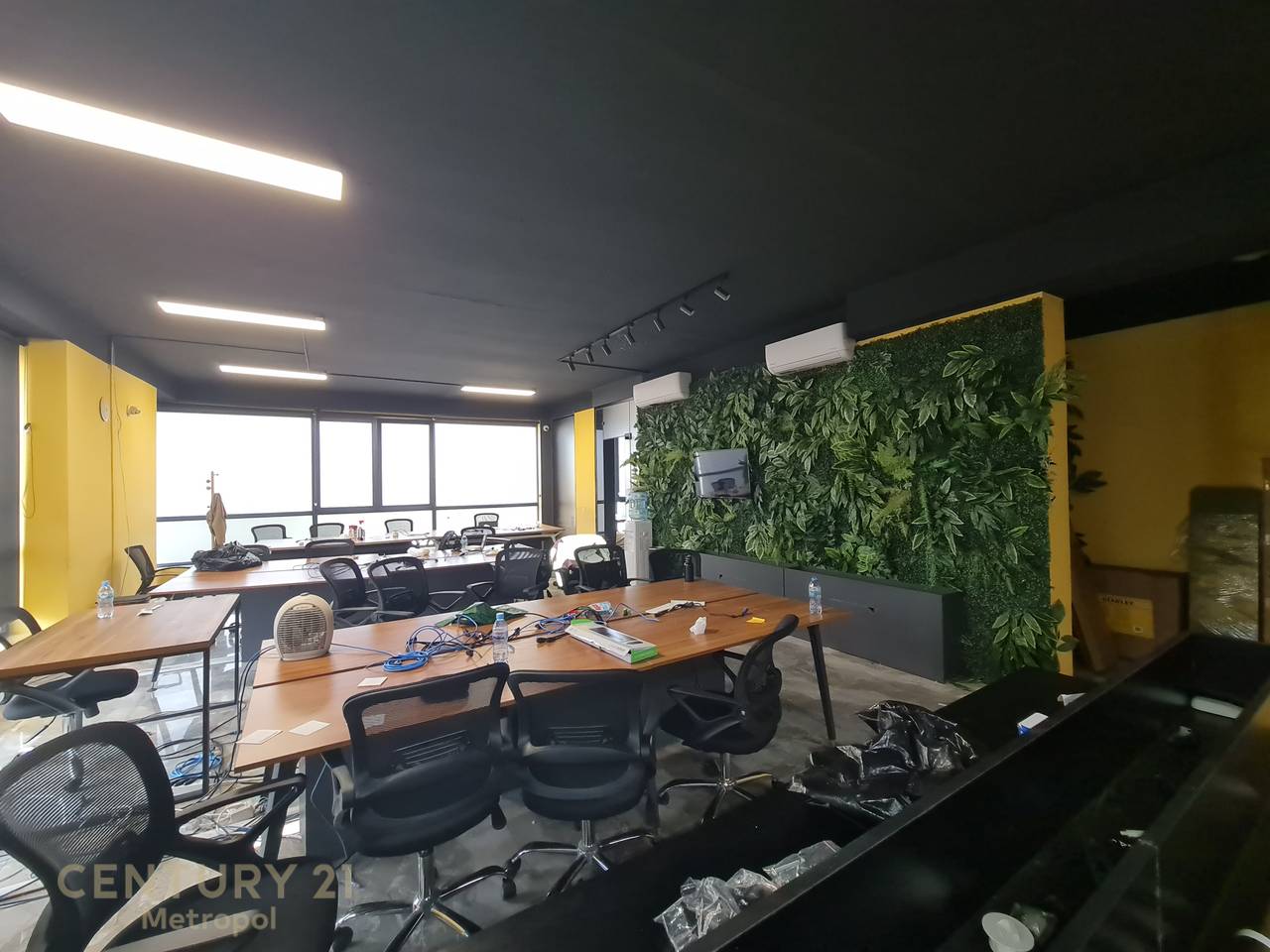 I OFFER COMMERCIAL SPACE FOR RENT 400m, ASTIR!