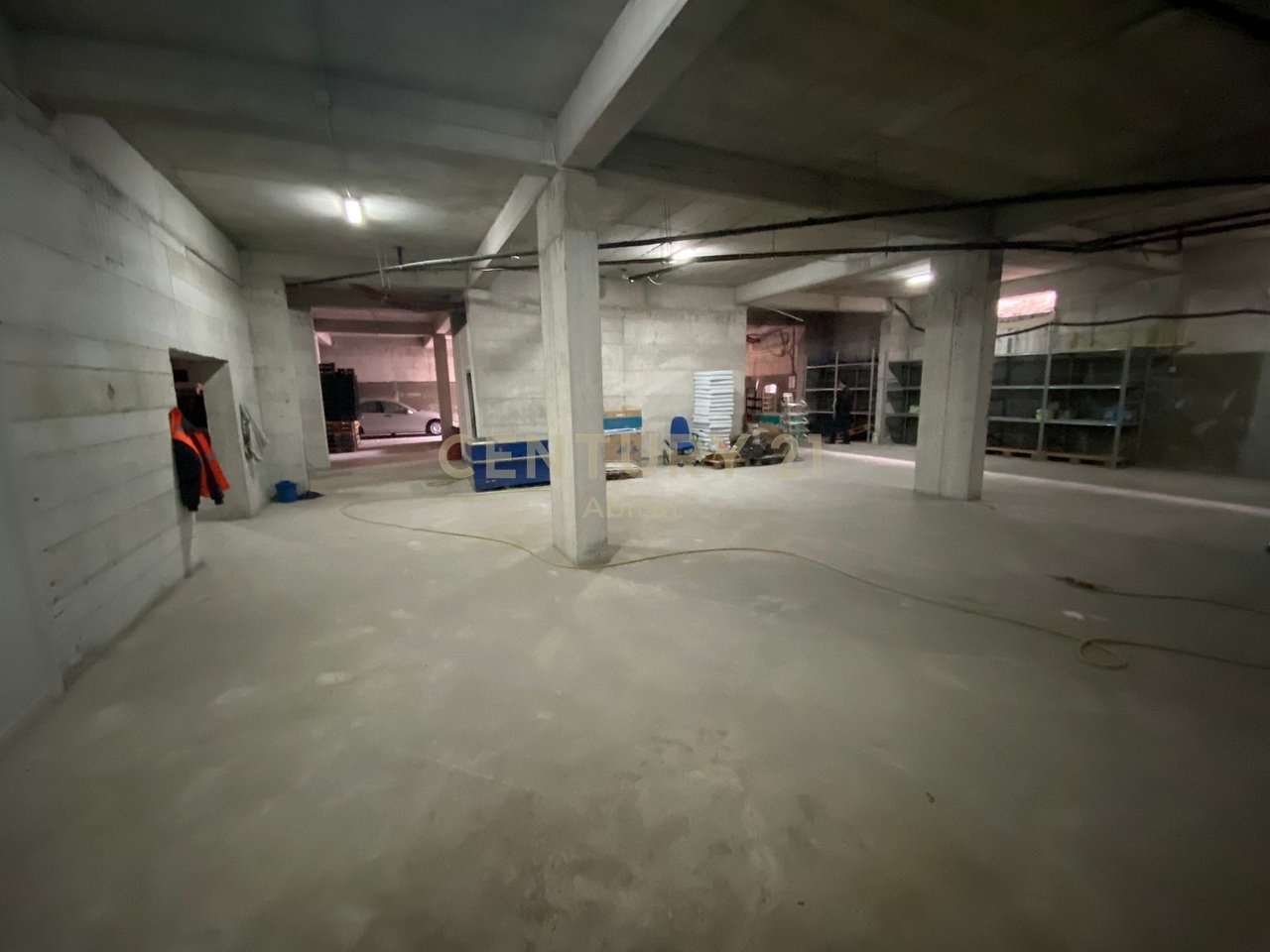 COMMERCIAL SPACE FOR SALE - (3 FLOORS) - Transballkanike, Vlore