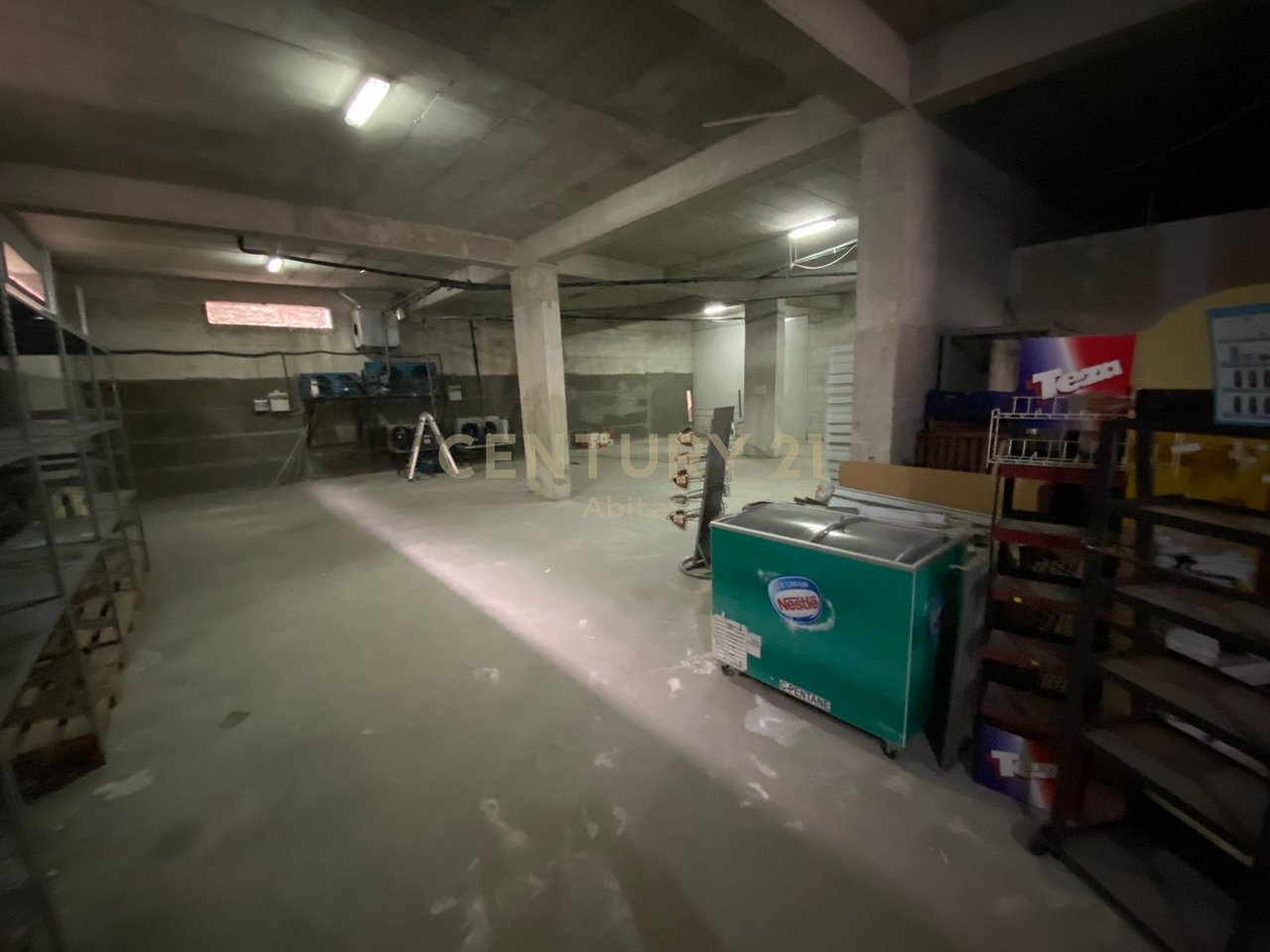 COMMERCIAL SPACE FOR SALE - (3 FLOORS) - Transballkanike, Vlore
