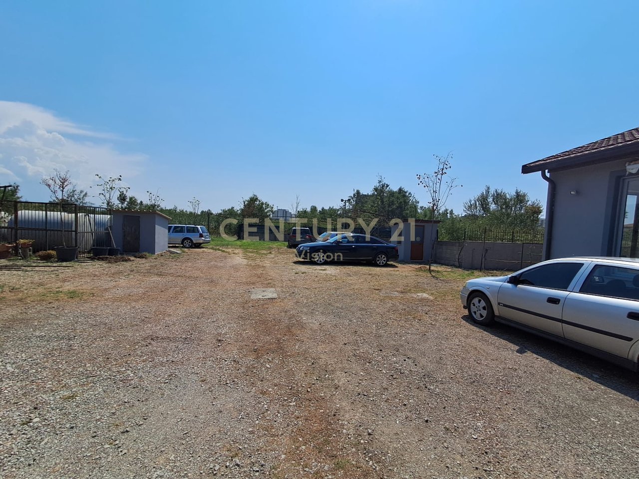 4-story hotel + 2400 m2 plot for sale in Shengjin | 2400 m²