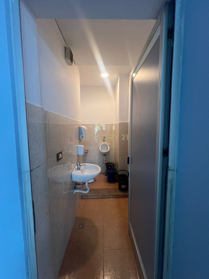 Qira, Ambient Business, Shkoze