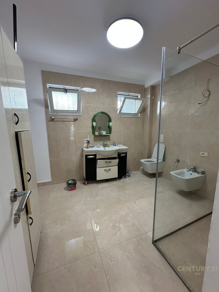 2+1 APARTMENT FOR SALE NEAR PETRO NINI!