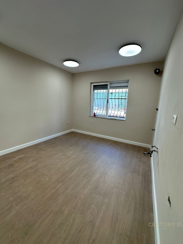 2+1 APARTMENT FOR SALE NEAR PETRO NINI!