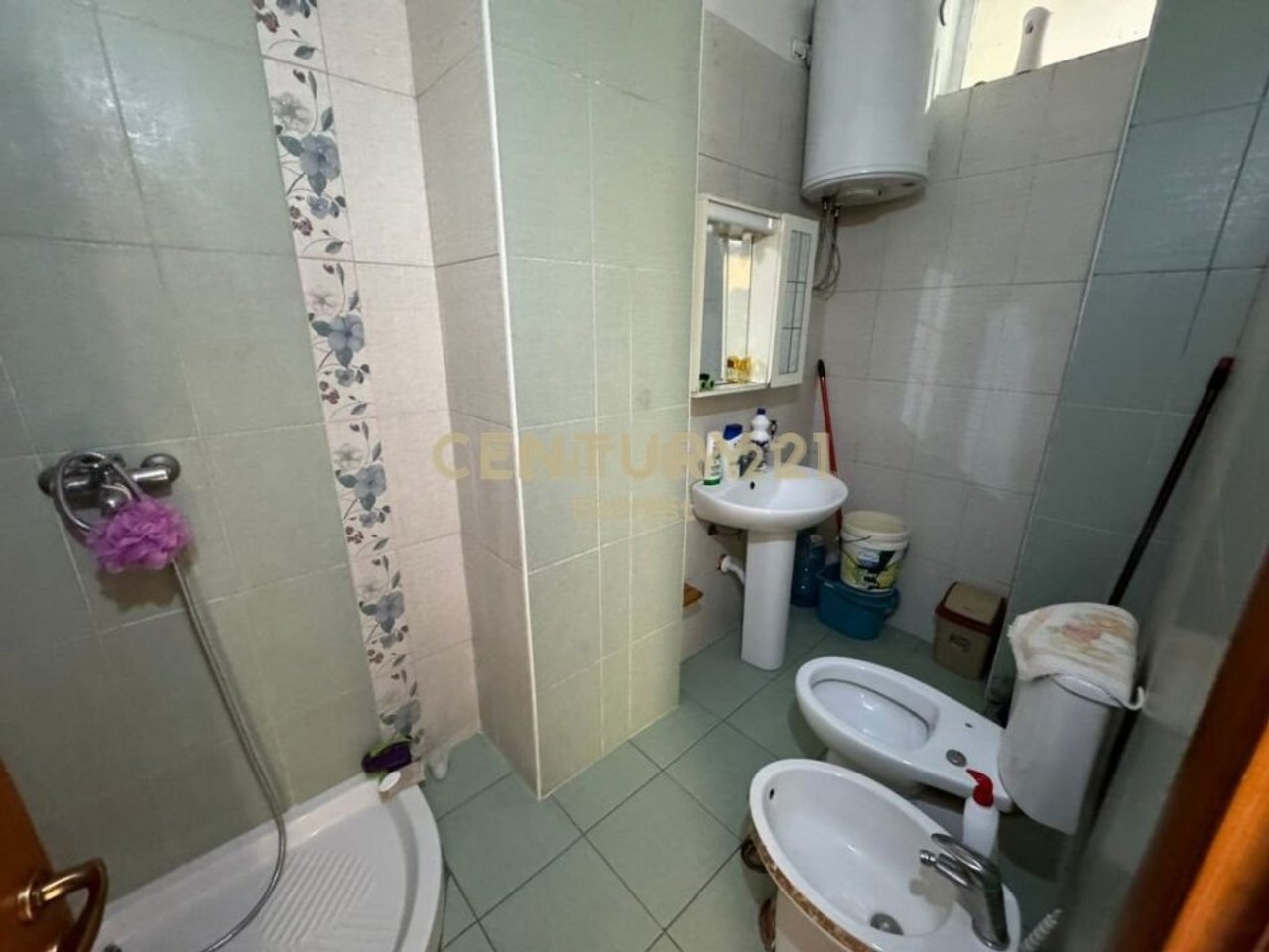 CASA ITALIA, APARTAMENT 2+1 ME VERANDE PER QIRA