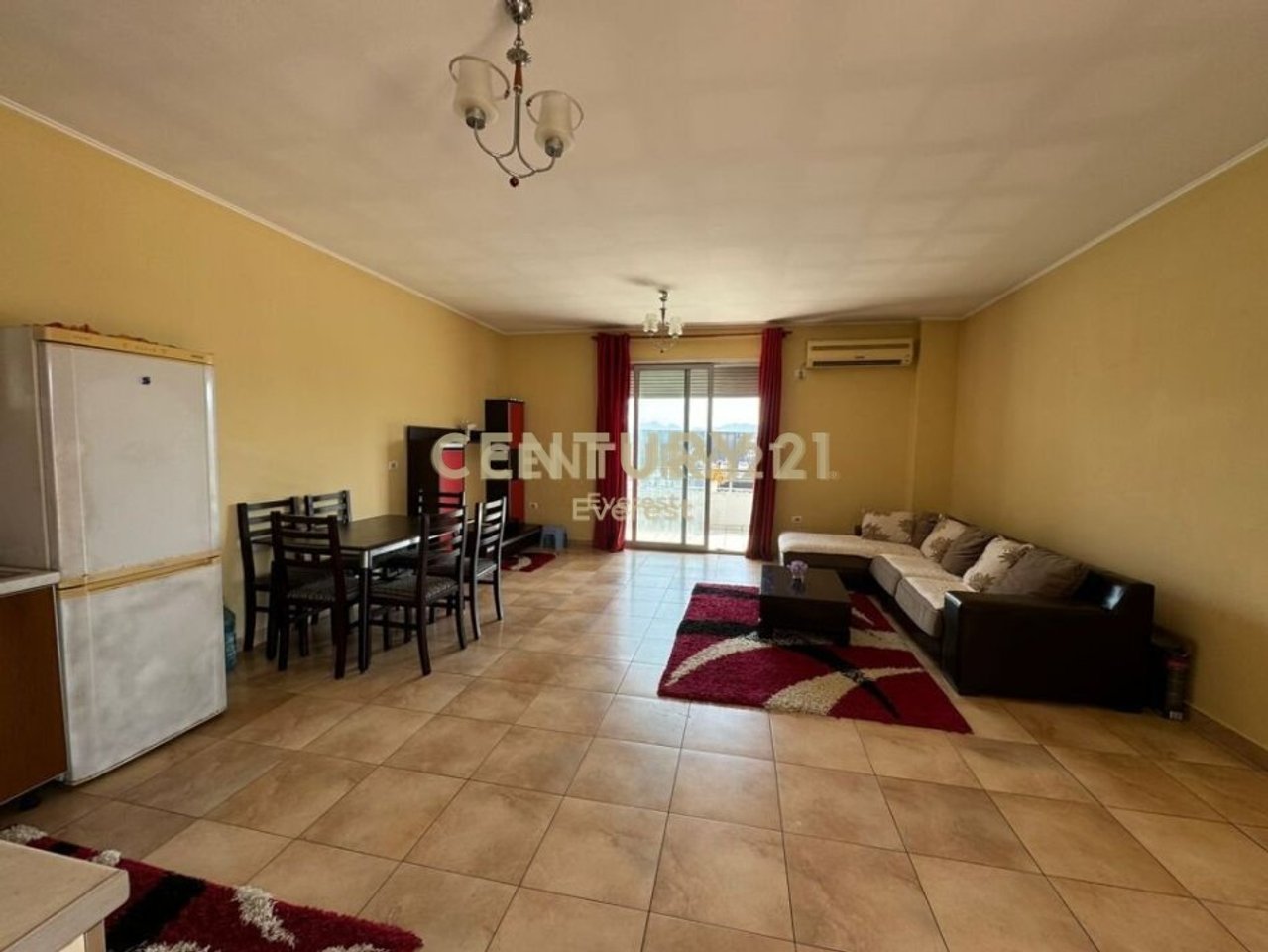 CASA ITALIA, APARTAMENT 2+1 ME VERANDE PER QIRA