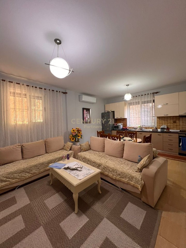 SHITET APARTAMENT 2+1 NE ZEMER TE DURRESIT PRANE AMFITEATRIT!