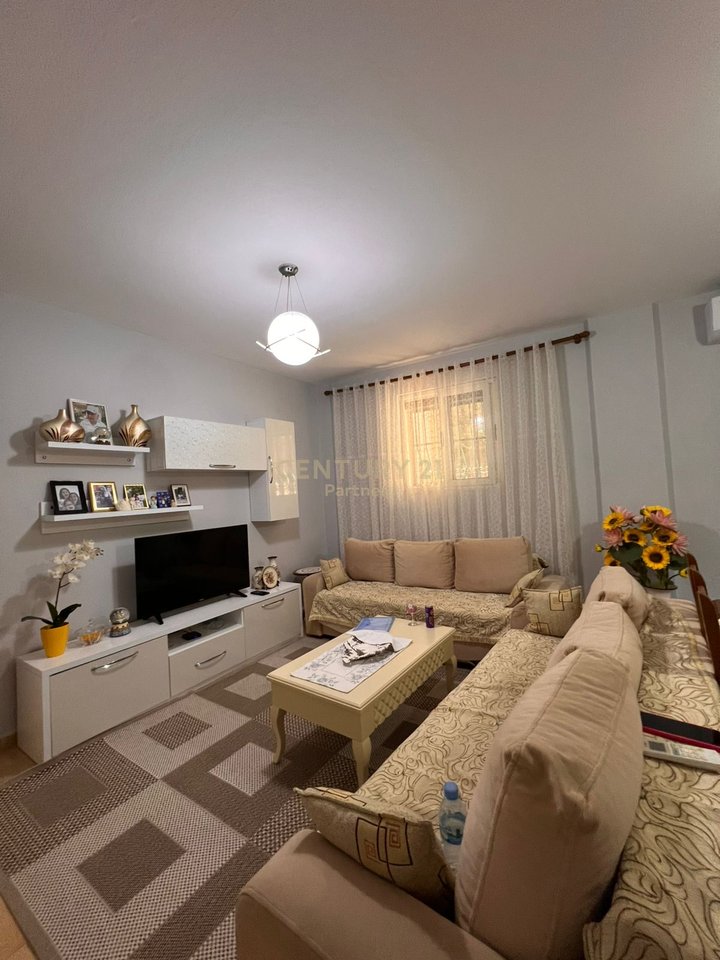 SHITET APARTAMENT 2+1 NE ZEMER TE DURRESIT PRANE AMFITEATRIT!