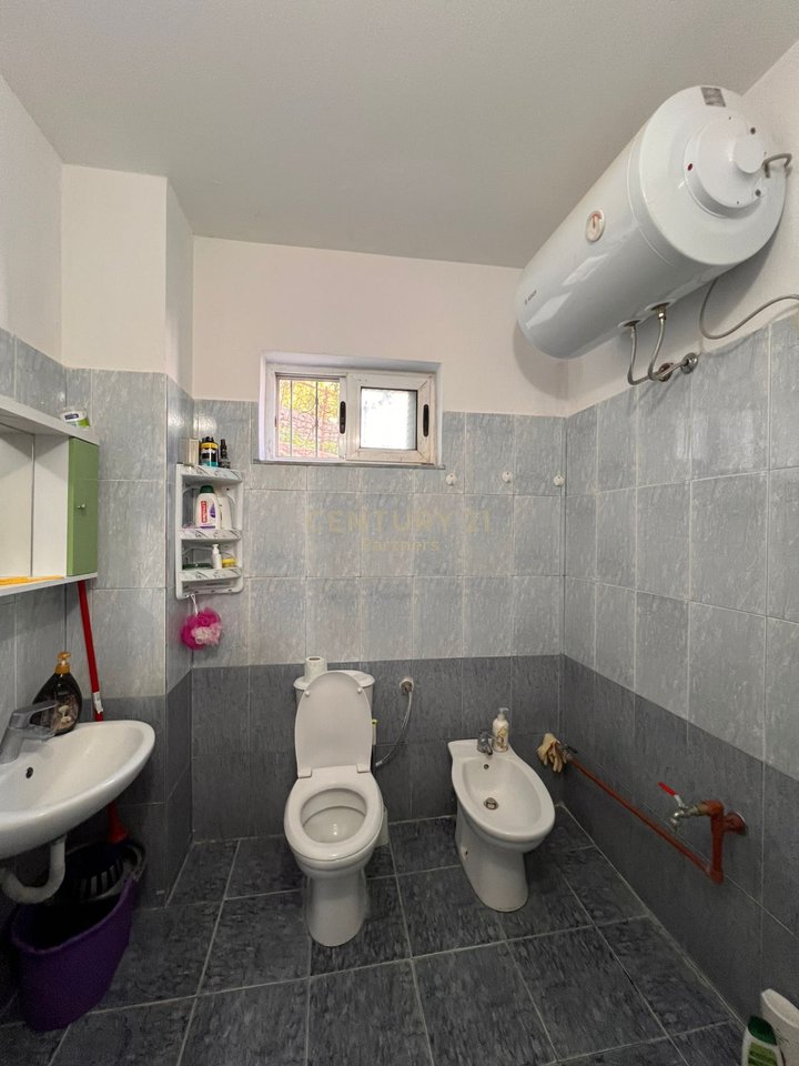SHITET APARTAMENT 2+1 NE ZEMER TE DURRESIT PRANE AMFITEATRIT!