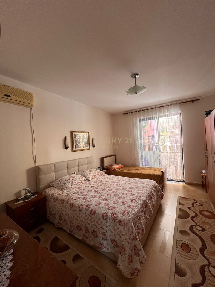 SHITET APARTAMENT 2+1 NE ZEMER TE DURRESIT PRANE AMFITEATRIT!
