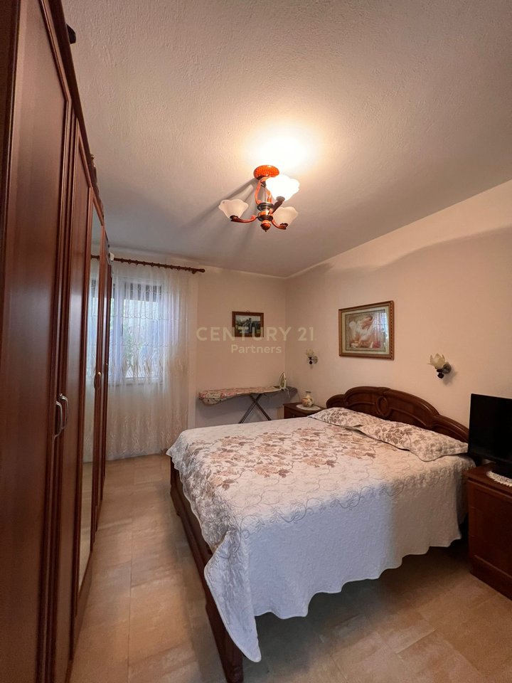 SHITET APARTAMENT 2+1 NE ZEMER TE DURRESIT PRANE AMFITEATRIT!