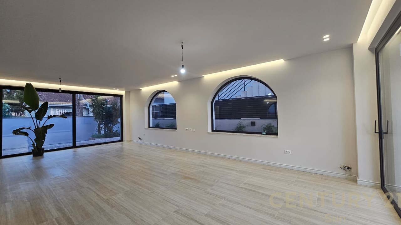 VILE LUKSOZE E RE PER SHITJE NE QERRET – 100 M NGA DETI