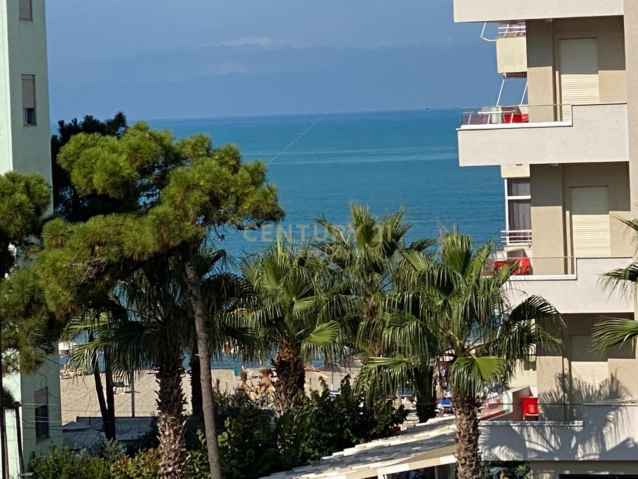Jepet apartament 2+1 me qira tek Shkembi i Kavajes!