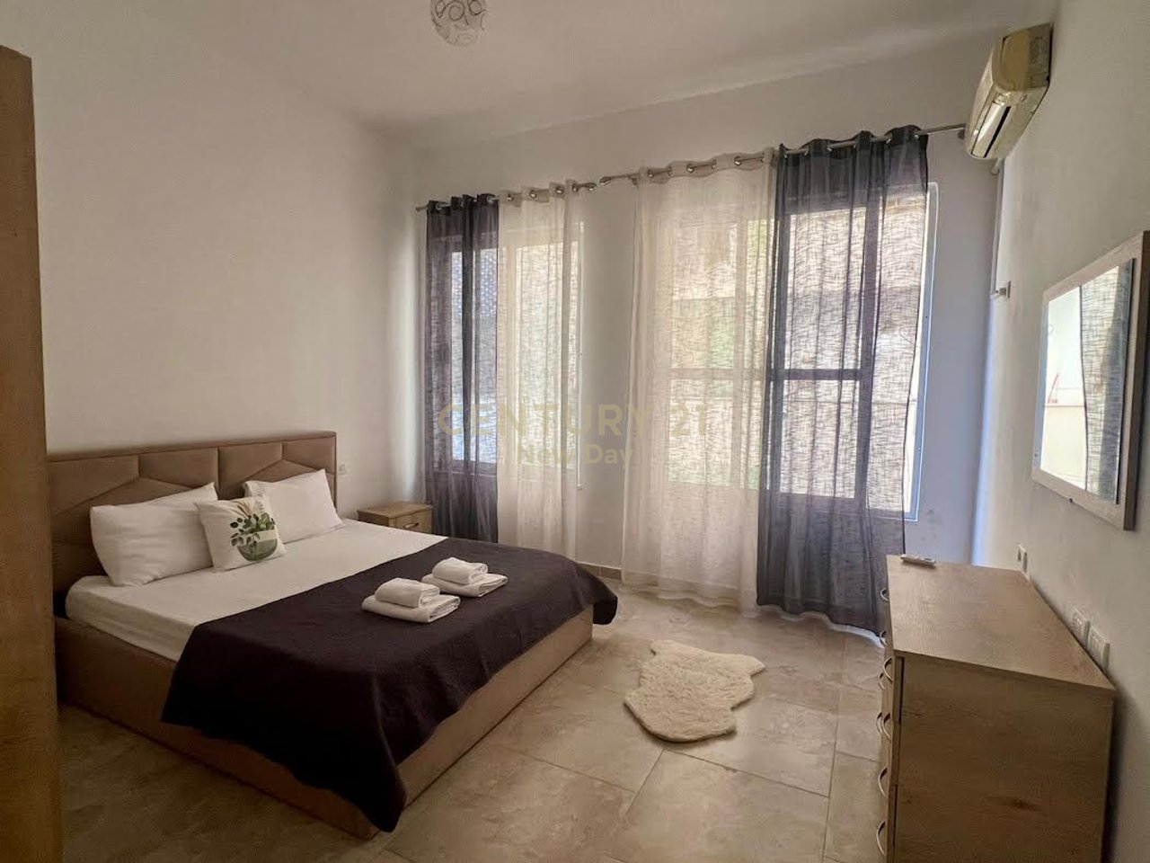 Shitet aktiviteti Booking per 4 apartamente