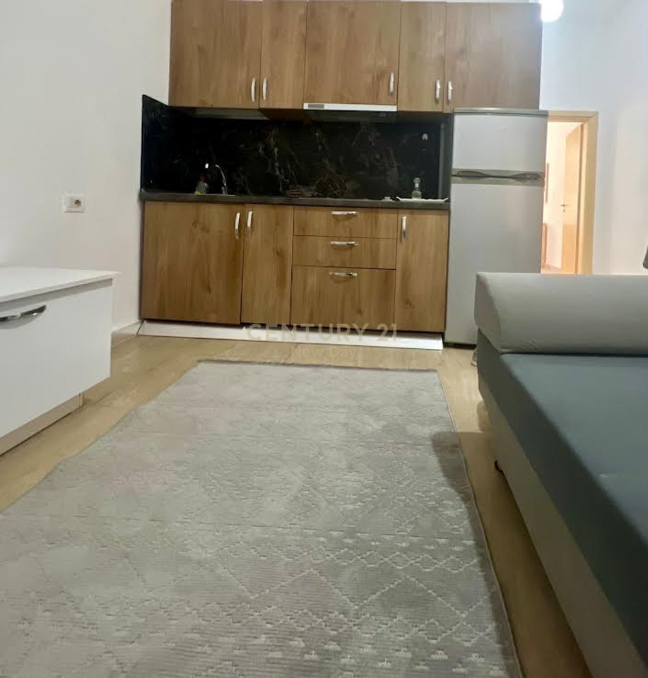 Shitet aktiviteti Booking per 4 apartamente