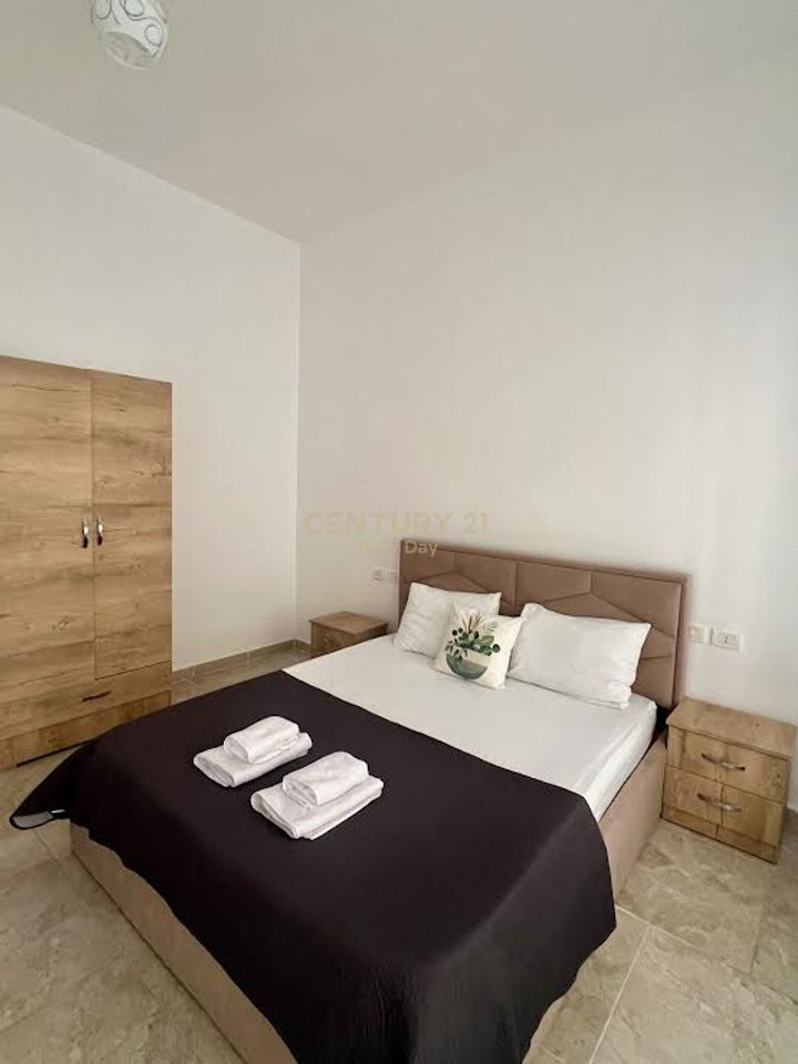 Shitet aktiviteti Booking per 4 apartamente