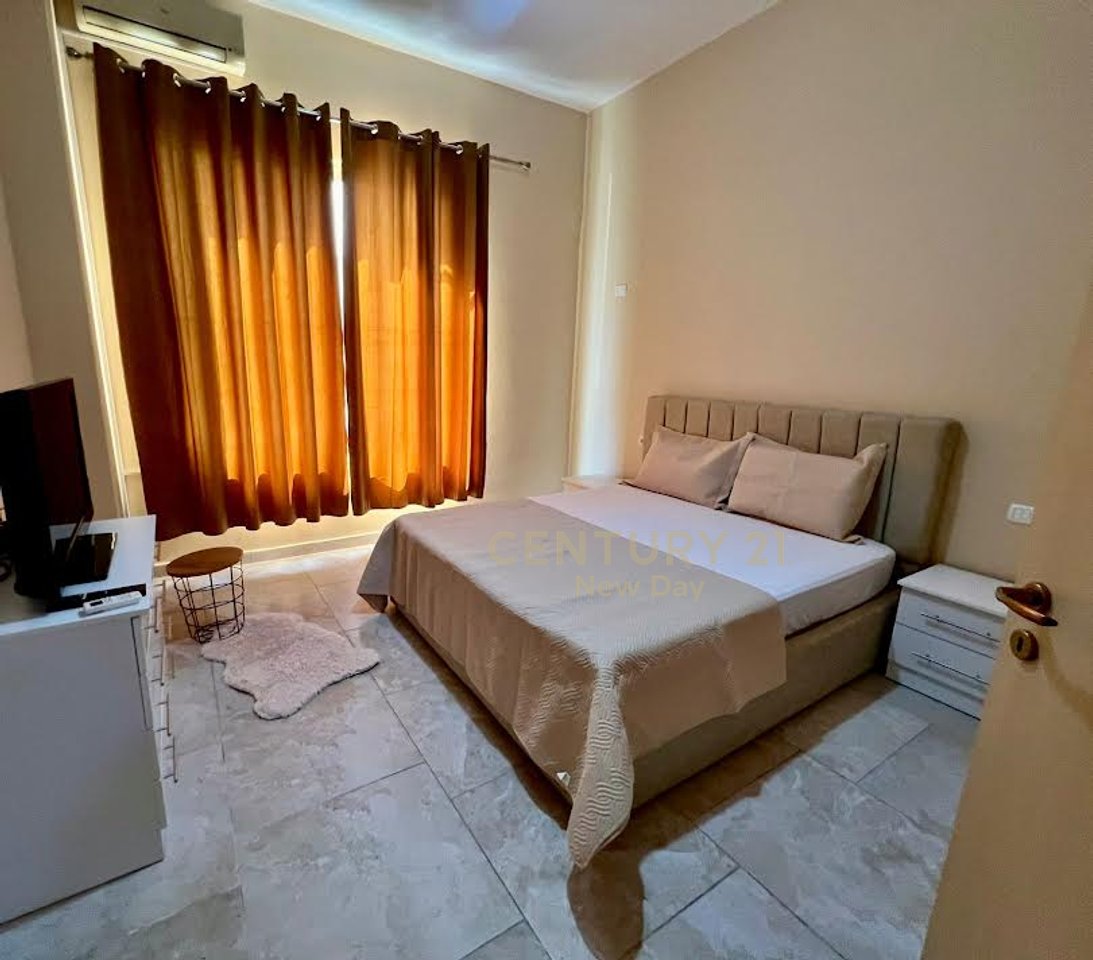Shitet aktiviteti Booking per 4 apartamente