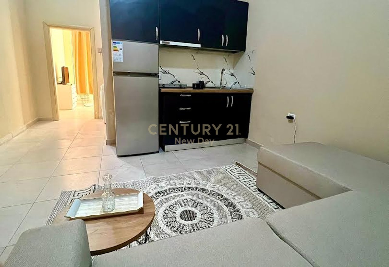 Shitet aktiviteti Booking per 4 apartamente