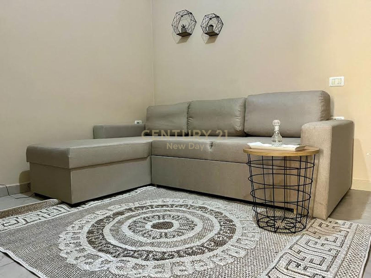 Shitet aktiviteti Booking per 4 apartamente